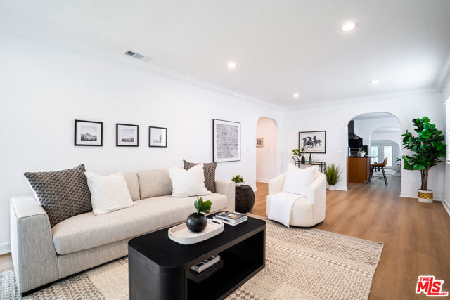 4476 Calhoun Avenue, Sherman Oaks CA: https://media.crmls.org/mediaz/dab62453-8c2c-4a69-9258-69cb9e079516.jpg