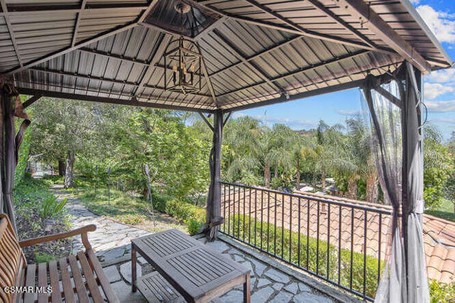 421 Whitegate Road, Thousand Oaks CA: https://media.crmls.org/mediaz/dab6483f-2b8c-4f56-b55c-79b8843e51a2.jpg