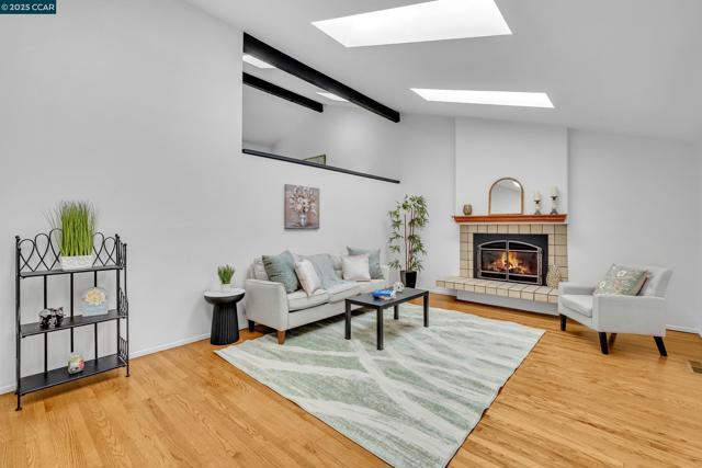 2690 Doidge Ave, Pinole CA: https://media.crmls.org/mediaz/dab6af89-ef7d-4b24-8313-51509681e85f.jpg