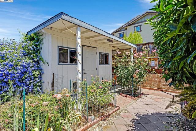 426 El Caminito, Livermore CA: https://media.crmls.org/mediaz/dab6e6fc-69d9-49cc-bf43-c2b4d612d5fa.jpg