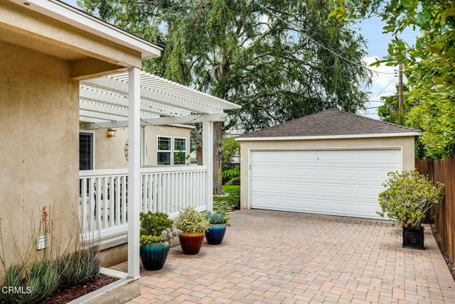 2250 Cooley Place, Pasadena CA: https://media.crmls.org/mediaz/dab70066-158d-4251-88c2-ec57ae97188e.jpg