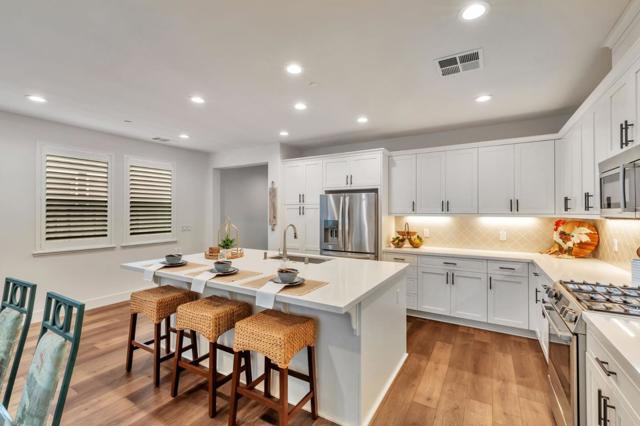 2071 Santoro Way, Hollister CA: https://media.crmls.org/mediaz/dab73152-0dff-4feb-abd6-2164b20f9172.jpg
