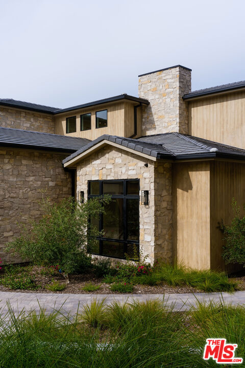 5831 Fitzpatrick Road, Hidden Hills CA: https://media.crmls.org/mediaz/dab7e6cb-6148-459d-b586-1d4f1d089114.jpg