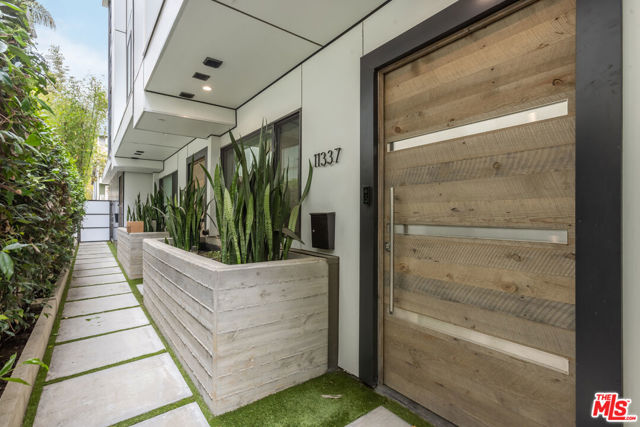 11337 Pearl Street, Los Angeles CA: https://media.crmls.org/mediaz/dab81366-6cde-4936-b30d-f4f834f168dd.jpg