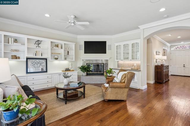 109 Forest Hill, Clayton CA: https://media.crmls.org/mediaz/dab88a3f-0bb1-450d-b3a5-4ffe9d7a1794.jpg