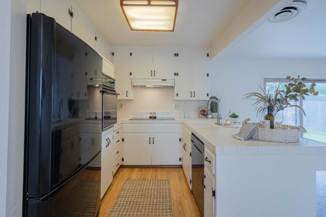 572 Inca Way, Salinas CA: https://media.crmls.org/mediaz/dab8b7c2-5f8c-40b3-a07e-f89b3be2eacc.jpg