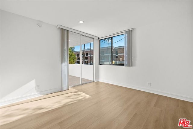 262 N Crescent Drive, Beverly Hills CA: https://media.crmls.org/mediaz/dab8bdee-1e83-4fcc-8d36-51ad688c4ad1.jpg