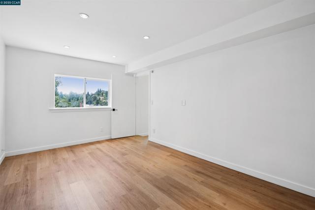 5915 ALHAMBRA AVE, Oakland CA: https://media.crmls.org/mediaz/dab95fd1-6a58-4350-902f-ce45a0ac6dfd.jpg