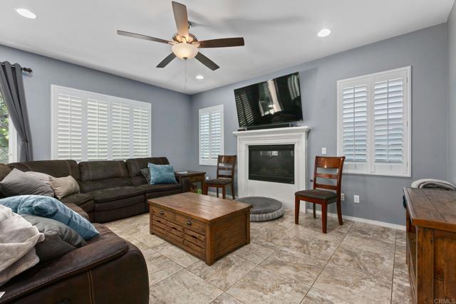 360 Calle Vela, San Marcos CA: https://media.crmls.org/mediaz/dab97dd0-ca98-4067-9943-51487e1963e7.jpg