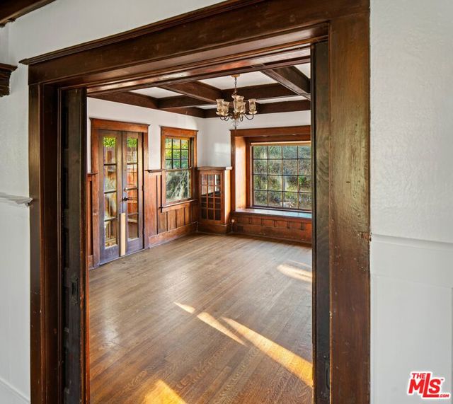 807 Superba Avenue photo 5