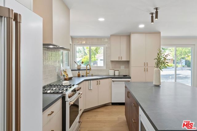 22946 Brenford Street, Woodland Hills CA: https://media.crmls.org/mediaz/daba1b32-ba54-4732-a1d8-52e43961b0b1.jpg