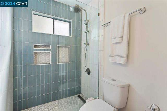 Image 21 of 33 For 122 Ascot Court  C