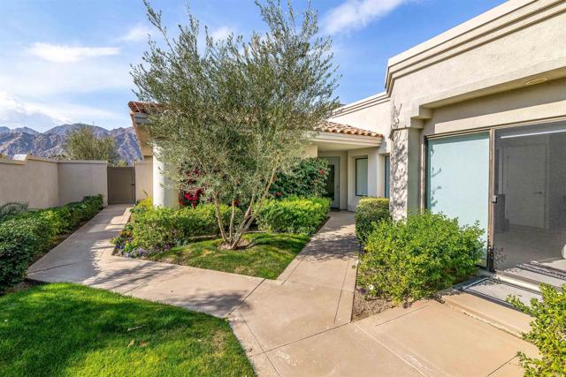 54877 Inverness Way, La Quinta CA: https://media.crmls.org/mediaz/dabb13d0-88f4-44cf-8298-bbb9231c0ee6.jpg