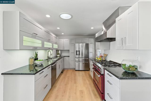 122 Stein Way, Orinda CA: https://media.crmls.org/mediaz/dabb20d0-d39b-41c0-b925-c82d2d392850.jpg