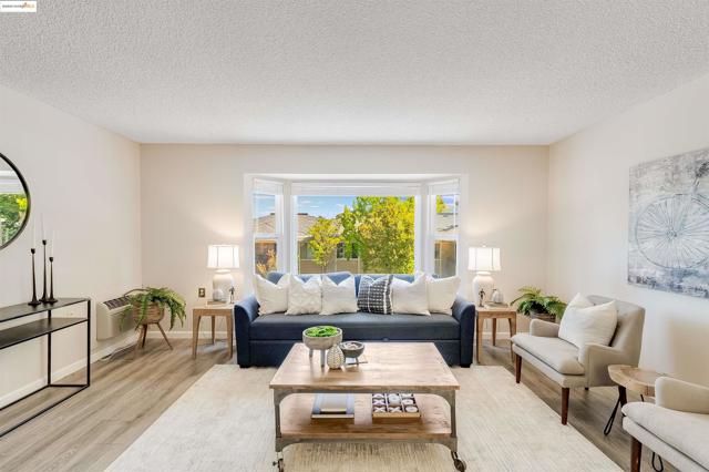 1405 Ptarmigan Dr, Walnut Creek CA: https://media.crmls.org/mediaz/dabb6df5-d9d9-4702-b4bd-1003095e8fe2.jpg