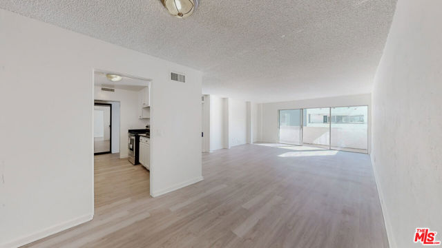 5454 Zelzah Avenue, 214 photo 5