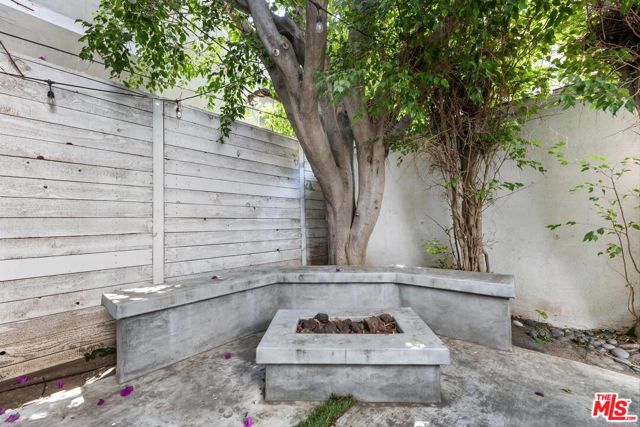 7614 Willoughby Avenue, West Hollywood CA: https://media.crmls.org/mediaz/dabbd3bc-9686-4622-bdce-f872c61dc97c.jpg