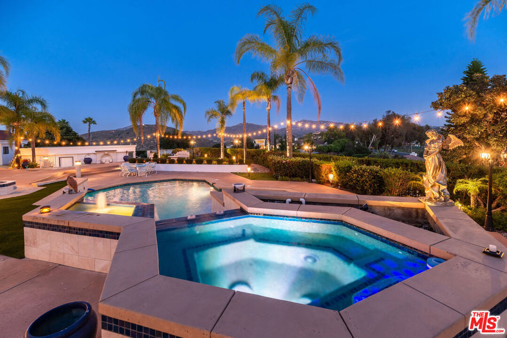 https://media.crmls.org/mediaz/dabcad46-5019-41a1-9db6-04af496c1dff.jpg?preset=X-Large