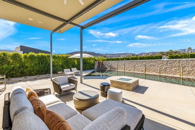 23 Emerald Court, Rancho Mirage CA: https://media.crmls.org/mediaz/dabd56e3-1a0e-4ee1-875d-5c2c92831e55.jpg
