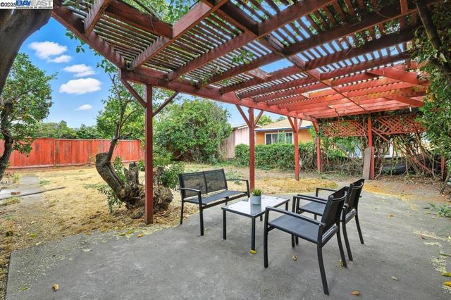 1677 Johnson St, San Leandro CA: https://media.crmls.org/mediaz/dabd7f6a-72b8-4be2-857f-e32aa7dd799a.jpg