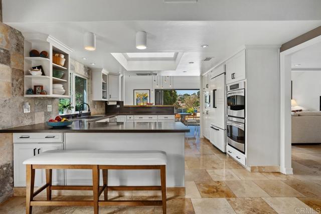 560 San Andres Dr., Solana Beach CA: https://media.crmls.org/mediaz/dabd998d-4cf3-4e82-be33-b036ab05c014.jpg