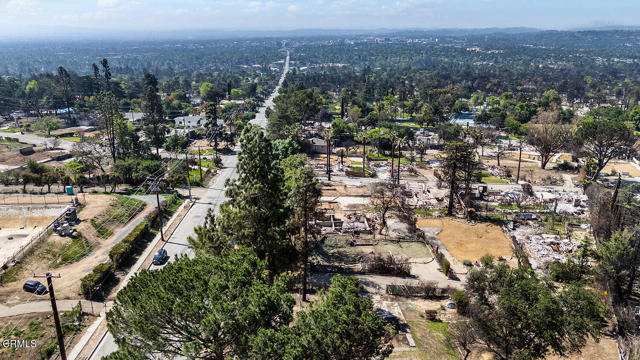 600 McWilton Place, Altadena CA: https://media.crmls.org/mediaz/dabe260c-3d6f-446b-b885-3abf23120135.jpg