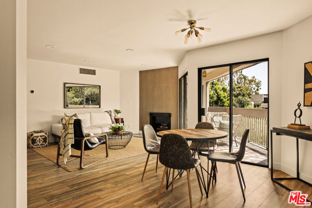 950 N Kings Road, West Hollywood CA: https://media.crmls.org/mediaz/dabe361b-1094-4f2f-8766-247f65b58a98.jpg