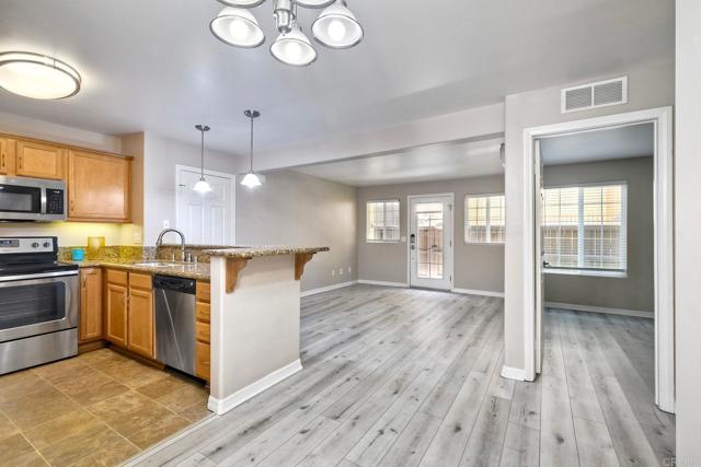 Detail Gallery Image 1 of 1 For 5252 Balboa Arms Dr #169,  San Diego,  CA 92117 - 2 Beds | 2 Baths