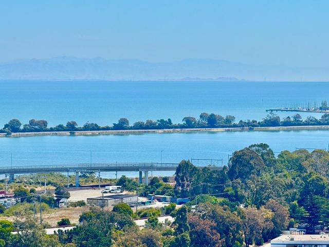 111 Cliff Swallow Court, Brisbane CA: https://media.crmls.org/mediaz/dabe7d5d-b1d7-4d53-91b3-16f5730fef68.jpg