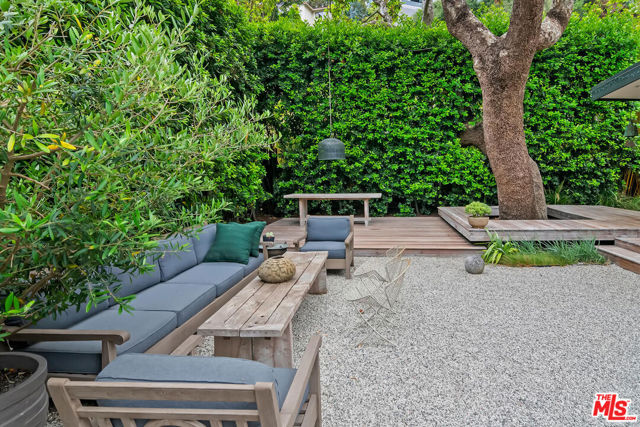 431 W Rustic Road, Santa Monica CA: https://media.crmls.org/mediaz/dabe9a28-cb26-44e8-a732-295f416b7ad0.jpg