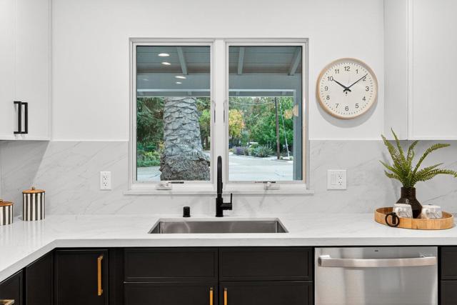 430 Gilbert Avenue, Menlo Park CA: https://media.crmls.org/mediaz/dabeafc2-215e-46e6-9507-61fea8356206.jpg