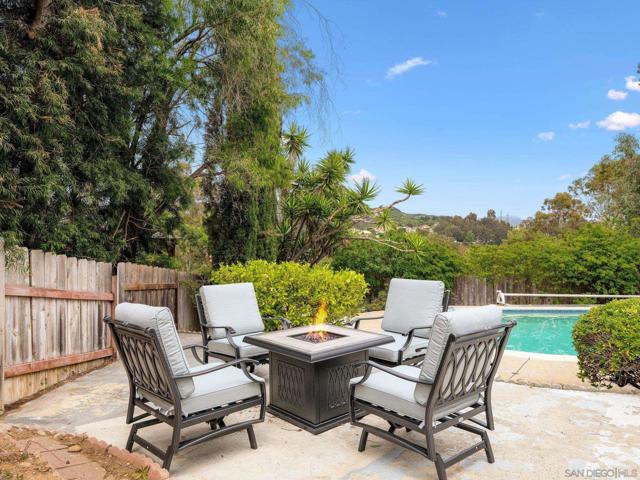 14813 Morningside Dr, Poway CA: https://media.crmls.org/mediaz/dabeb1ca-fb97-4153-ad4d-4d277cd81f1f.jpg