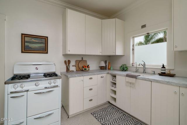 399 W Center Street, Ventura CA: https://media.crmls.org/mediaz/dabf2f4a-9d3f-40ba-b827-fffd5df5d786.jpg