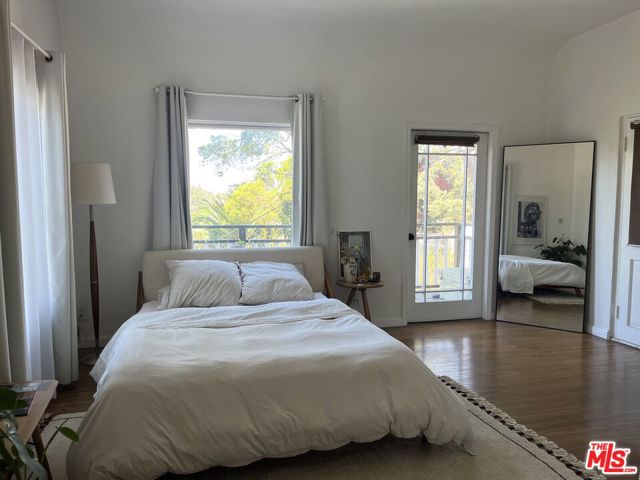 2225 1/2 Lake Shore Avenue, Los Angeles CA: https://media.crmls.org/mediaz/dabfbd79-6d30-4922-affb-a6d6a1d20c37.jpg