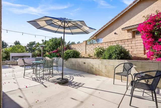 42608 Remora St, Temecula CA: https://media.crmls.org/mediaz/dabfc0e3-5221-48fe-9d53-acd735ade015.jpg