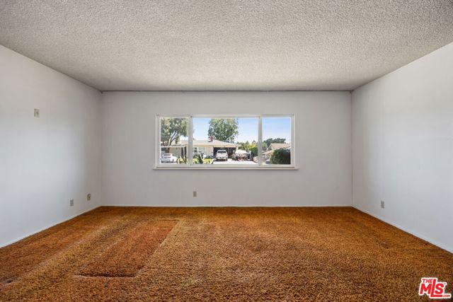 2659 Luray Circle, Simi Valley CA: https://media.crmls.org/mediaz/dac05cee-b043-4c69-a980-7e3d5c62ff87.jpg