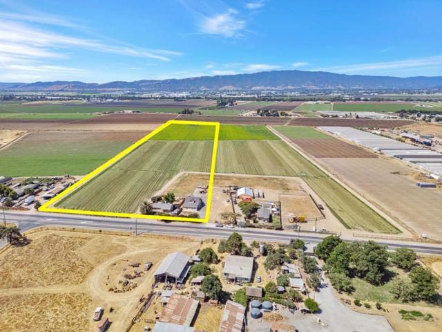 2718 Ferguson Road, Gilroy CA: https://media.crmls.org/mediaz/dac0ad9c-94c5-4258-978a-b6311460229d.jpg