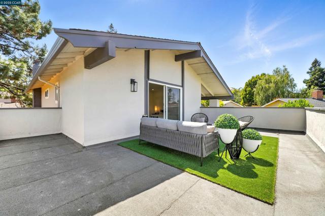 31 Junewood Ct, Danville CA: https://media.crmls.org/mediaz/dac0c036-96b9-45d6-b68b-4f319342521d.jpg
