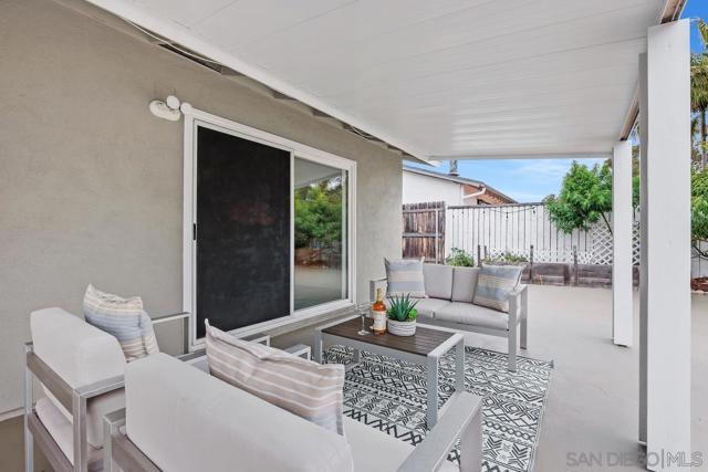 3208 Morningside Drive, Oceanside CA: https://media.crmls.org/mediaz/dac0d499-84e0-40f9-a953-4a069c093cc5.jpg