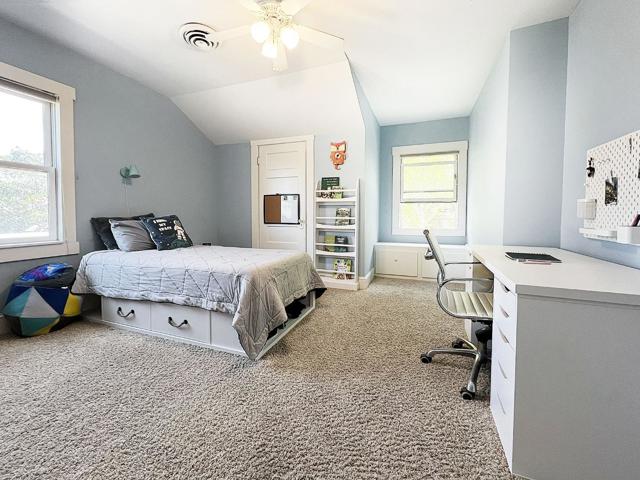 1812 Sanchez Avenue, Burlingame CA: https://media.crmls.org/mediaz/dac0d61b-1b1b-45b6-8381-3bd62507848d.jpg