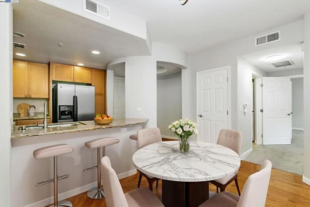 Dining area (virtually staged)