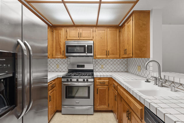 8515 Falmouth Avenue, Playa del Rey CA: https://media.crmls.org/mediaz/dac1ddf9-54b7-4988-8a21-e2488364a892.jpg