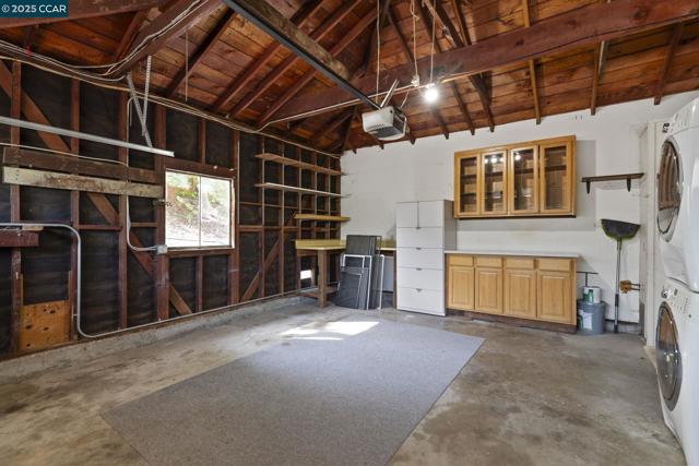 3348 Betty Ln, Lafayette CA: https://media.crmls.org/mediaz/dac1f2c7-f4f3-4203-b56d-6d40d278617f.jpg