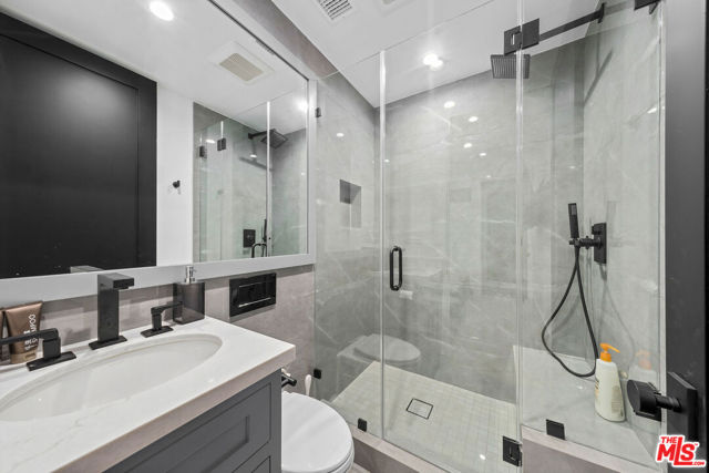 3140 Coldwater Canyon, Studio City CA: https://media.crmls.org/mediaz/dac2020a-96f0-4d09-b0f8-4b0420c3925e.jpg