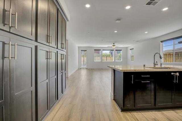 2606 Salinger Avenue, Tracy CA: https://media.crmls.org/mediaz/dac221d3-39a7-4332-80c6-9b8e543d13ff.jpg