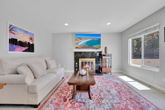 9959 Riverhead Dr, San Diego CA: https://media.crmls.org/mediaz/dac250e0-9855-41cb-9e89-9a493491b9ba.jpg
