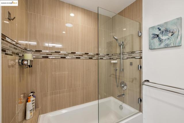 1537 Revere AVE, San Francisco CA: https://media.crmls.org/mediaz/dac26c51-bce3-44cc-a3b4-130b66bf0652.jpg