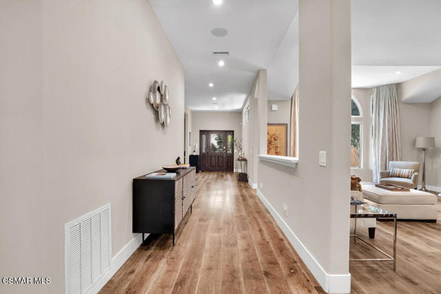 4953 Kilburn Court, Oak Park CA: https://media.crmls.org/mediaz/dac31a00-b948-4054-86a7-5ec61d5cafab.jpg