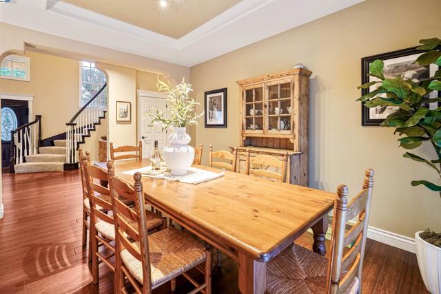 729 Montevino Dr, Pleasanton CA: https://media.crmls.org/mediaz/dac49e41-f2de-4923-8e23-83ac3791238c.jpg