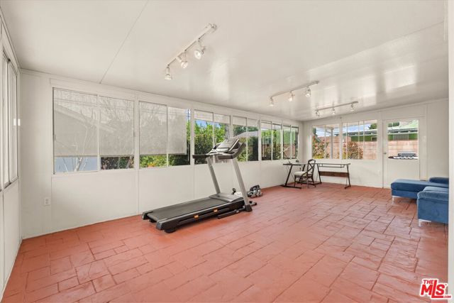 9313 Hayvenhurst Avenue, North Hills CA: https://media.crmls.org/mediaz/dac4c1d3-9483-41a1-9f09-12f80a4e983a.jpg